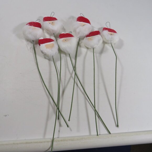 Santa Heads made of Wood on green floral covered wire CRAFT PROJECT - Picture 2 of 8